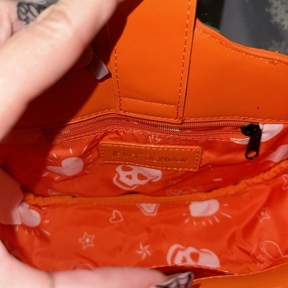 Betsey Johnson Halloween Pumpkin Sparkle Glow-In-The-Dark 2 face crossbody purse - Picture 13 of 15